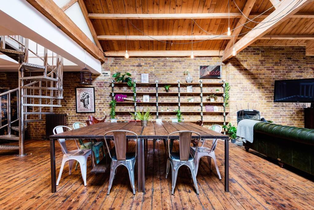Penthouse Loft With Roof Terrace Not For Events Or Parties * Londra